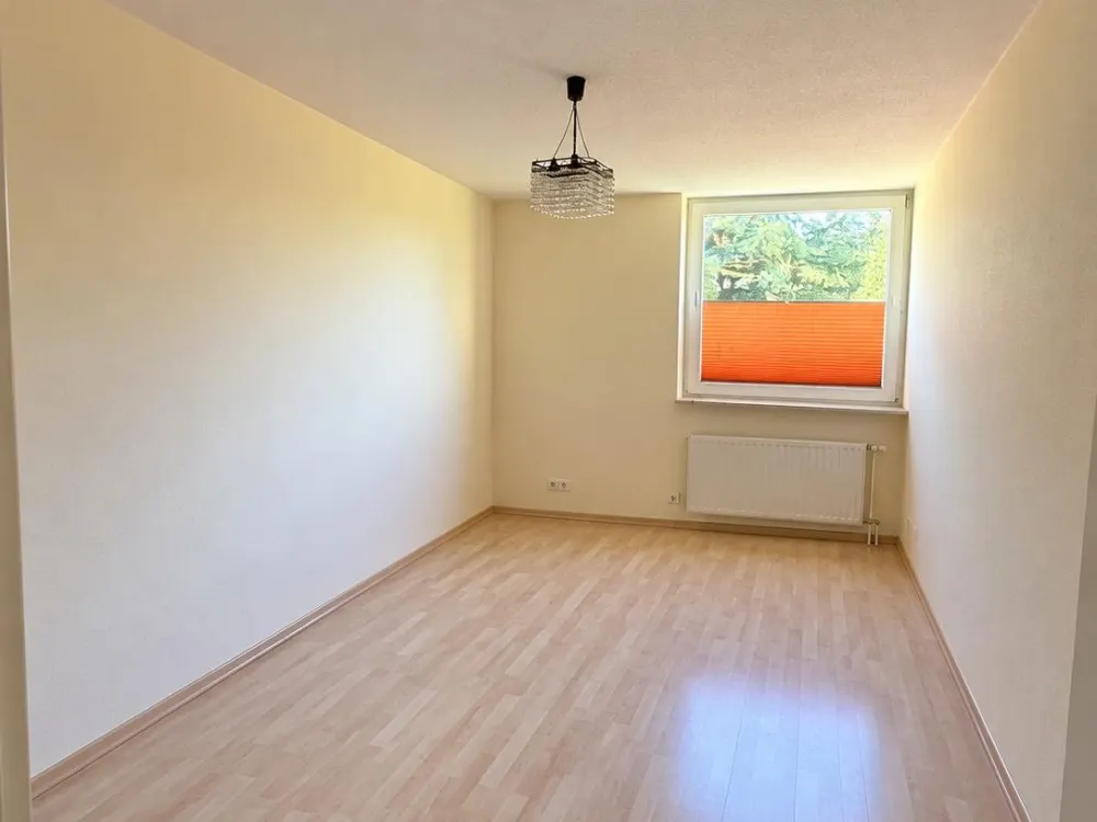 Lichtdurchflutete 3-Zimmer Wohnung mit Loggia und Blick ins Grüne
