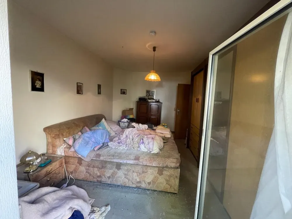 Hausmeisterwohnung: günstige, gut geschnittene 3-Zimmer-Wohnung nur an Selbstrenovierer zu vermieten