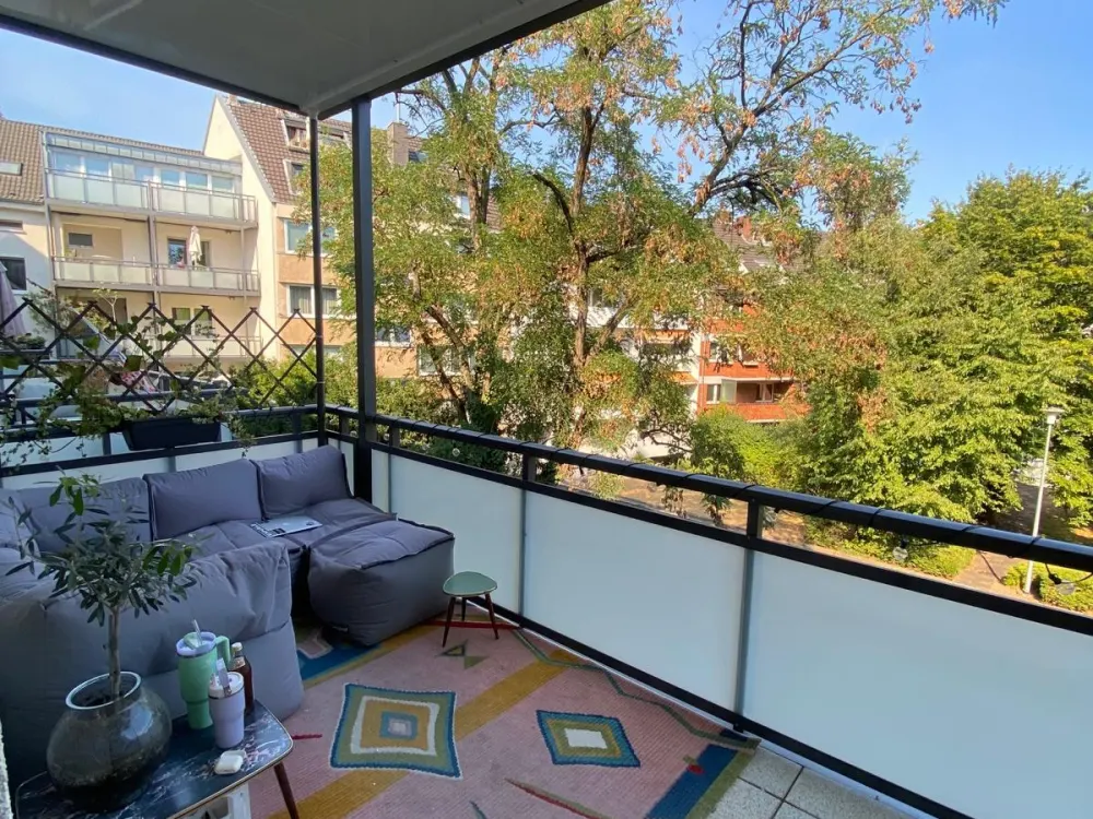 Schöne Wohnung mit Balkon im Kölner Severinsviertel für ein Jahr