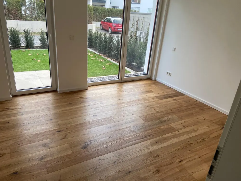 First-class 2-room new-build apartment with garden and underground parking space
