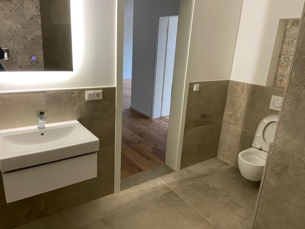 First-class 2-room new-build apartment with garden and underground parking space