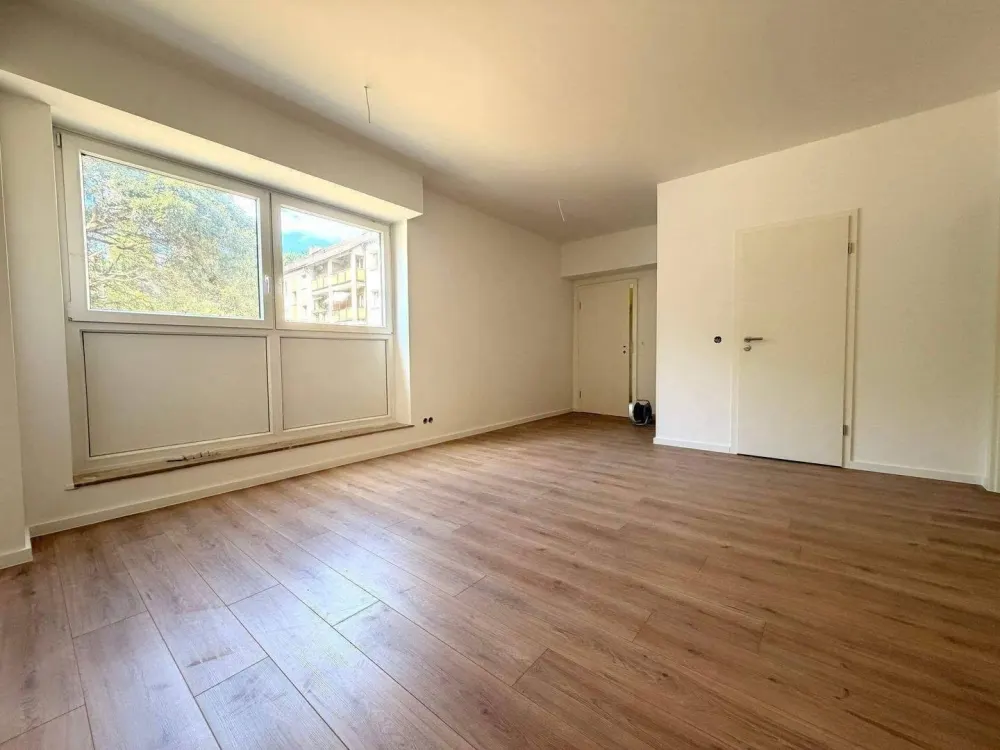 Completely Renovated & Available for the First Time, Modern 3-Room Apartment at Dutzendteich