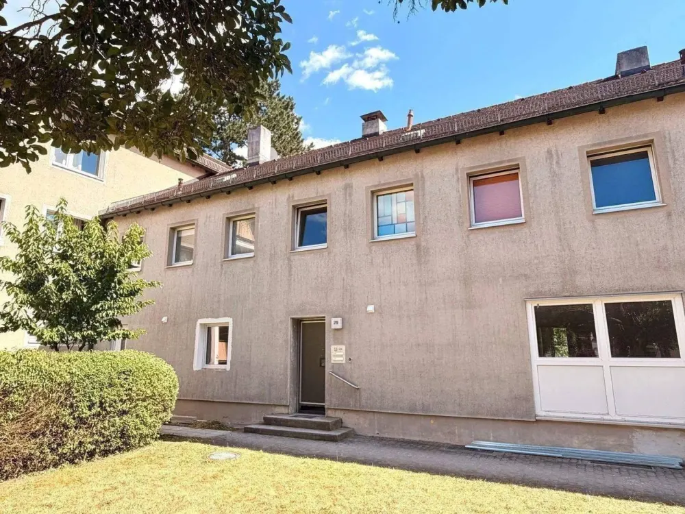 Completely Renovated & Available for the First Time, Modern 3-Room Apartment at Dutzendteich