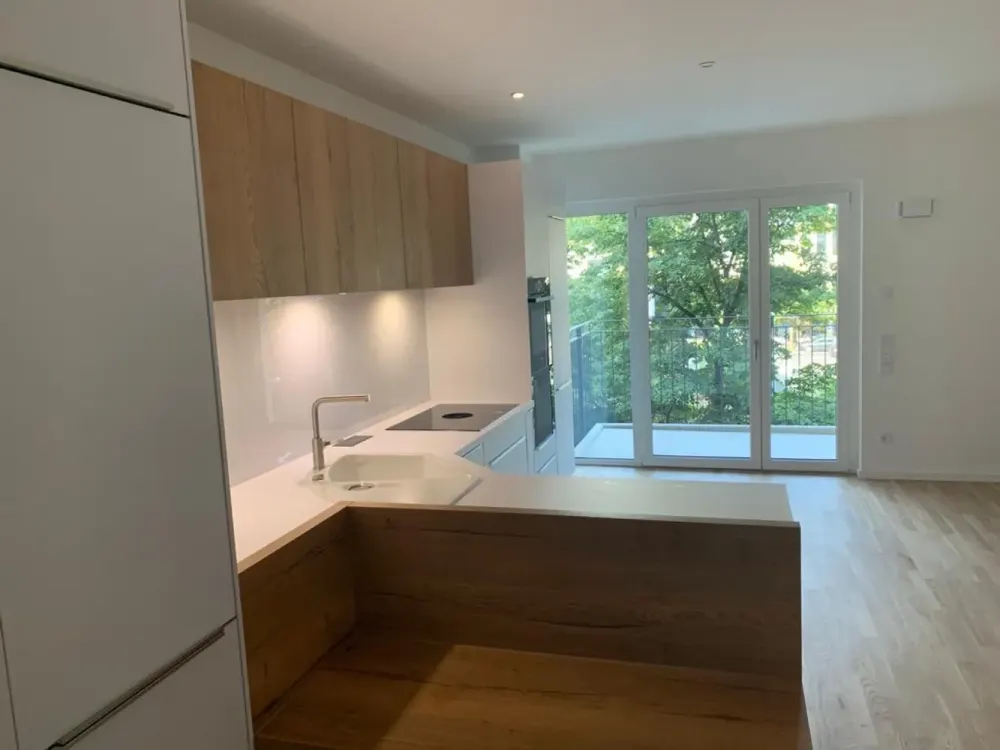 Stilvolle, neuwertige 2-Zimmer-Wohnung mit Balkon und Einbauküche in Frankfurt