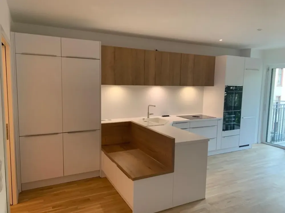 Stilvolle, neuwertige 2-Zimmer-Wohnung mit Balkon und Einbauküche in Frankfurt