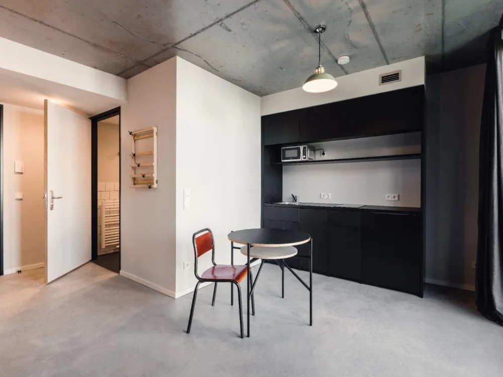 Neon Wood Student Housing in Berlin Friedrichshain - Deluxe Balcony Apartment