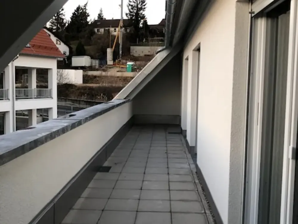 Neckartailfingen (W1.12): Stylish 3-Room Attic Apartment with High-Quality Fitted Kitchen and Corner Balcony
