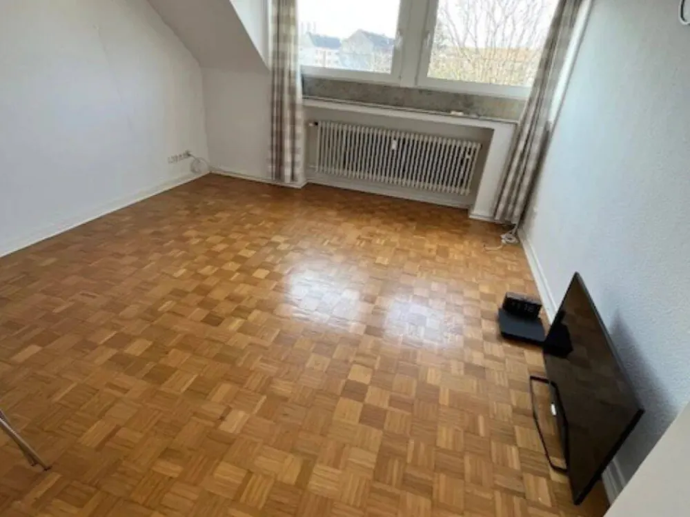 Helle 2 Zimmerwohnung - Dachgeschoß