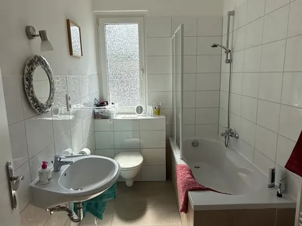 Helle 1-Zimmer-Wohnung mit großem Balkon & Einbauküche