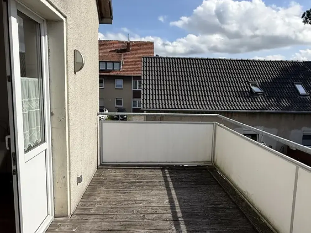 Helle 1-Zimmer-Wohnung mit großem Balkon & Einbauküche