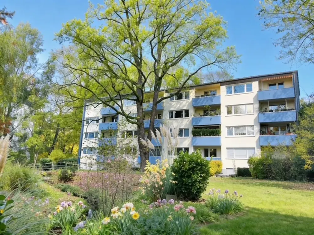 Moderne Grüne Oase: 3-Zi-Wohnung für Bezug nach hochwertiger Badsanierung, frisch modernisiert.