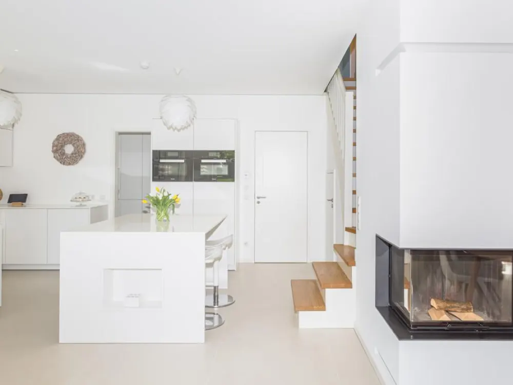 Babelsberg: Großzügige 5-Zimmer-Maisonette mit Garten & 2 Tiefgaragenstellplätzen