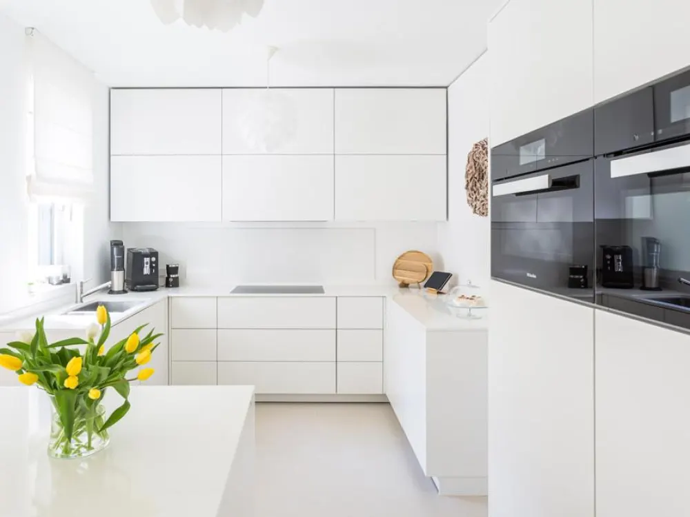 Babelsberg: Großzügige 5-Zimmer-Maisonette mit Garten & 2 Tiefgaragenstellplätzen