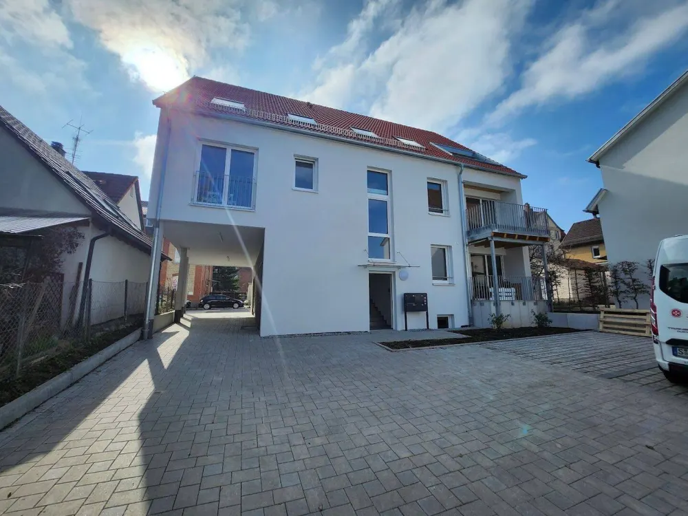 Moderne 4-Zimmer-Dachgeschosswohnung mit sonniger Loggia in Stuttgart-Zuffenhausen!