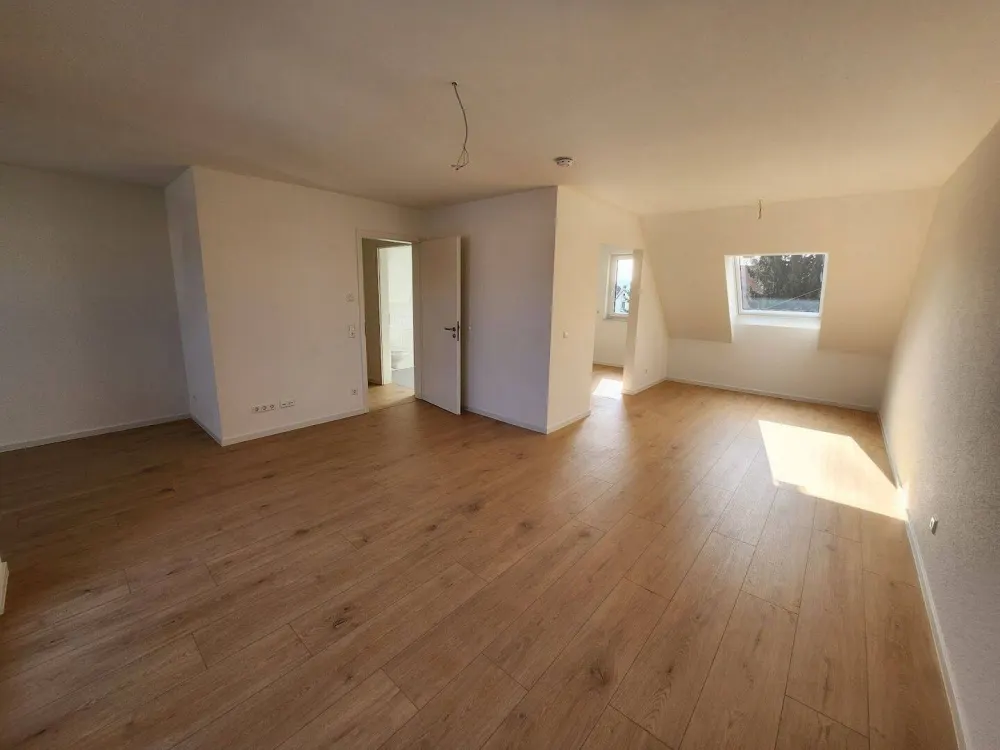 Moderne 4-Zimmer-Dachgeschosswohnung mit sonniger Loggia in Stuttgart-Zuffenhausen!