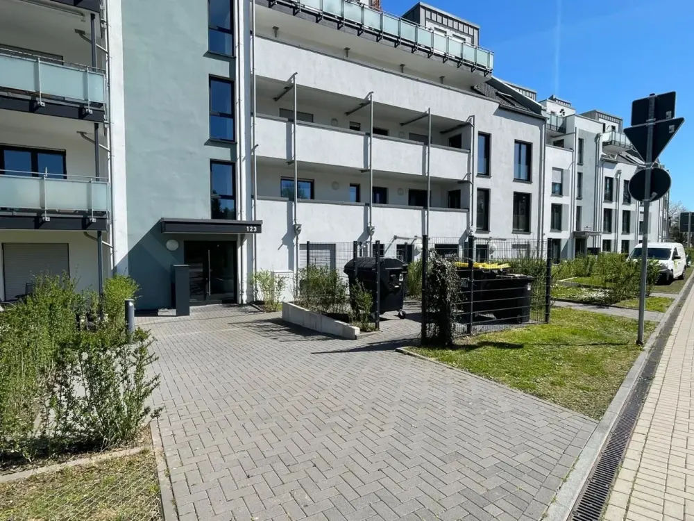 NACHMIETER GESUCHT! Helle 3-Zimmer-Wohnung mit Balkon und EBK!