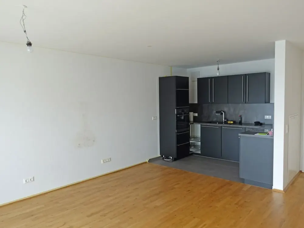 NACHMIETER GESUCHT! Helle 3-Zimmer-Wohnung mit Balkon und EBK!