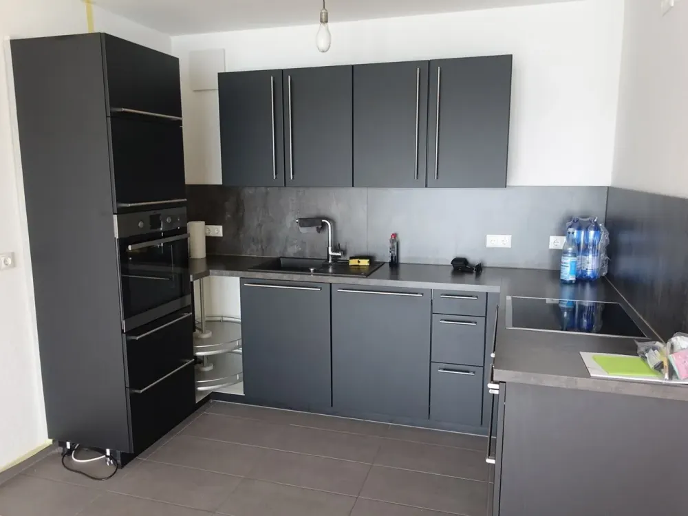 NACHMIETER GESUCHT! Helle 3-Zimmer-Wohnung mit Balkon und EBK!