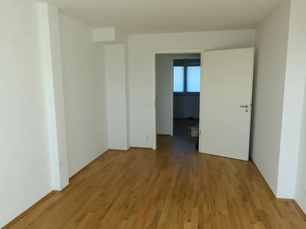 NACHMIETER GESUCHT! Helle 3-Zimmer-Wohnung mit Balkon und EBK!