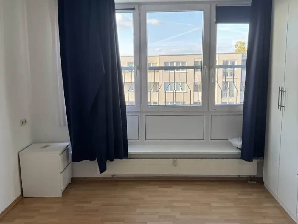 Living in Berlin: Bright 2-Room Apartment with Balcony