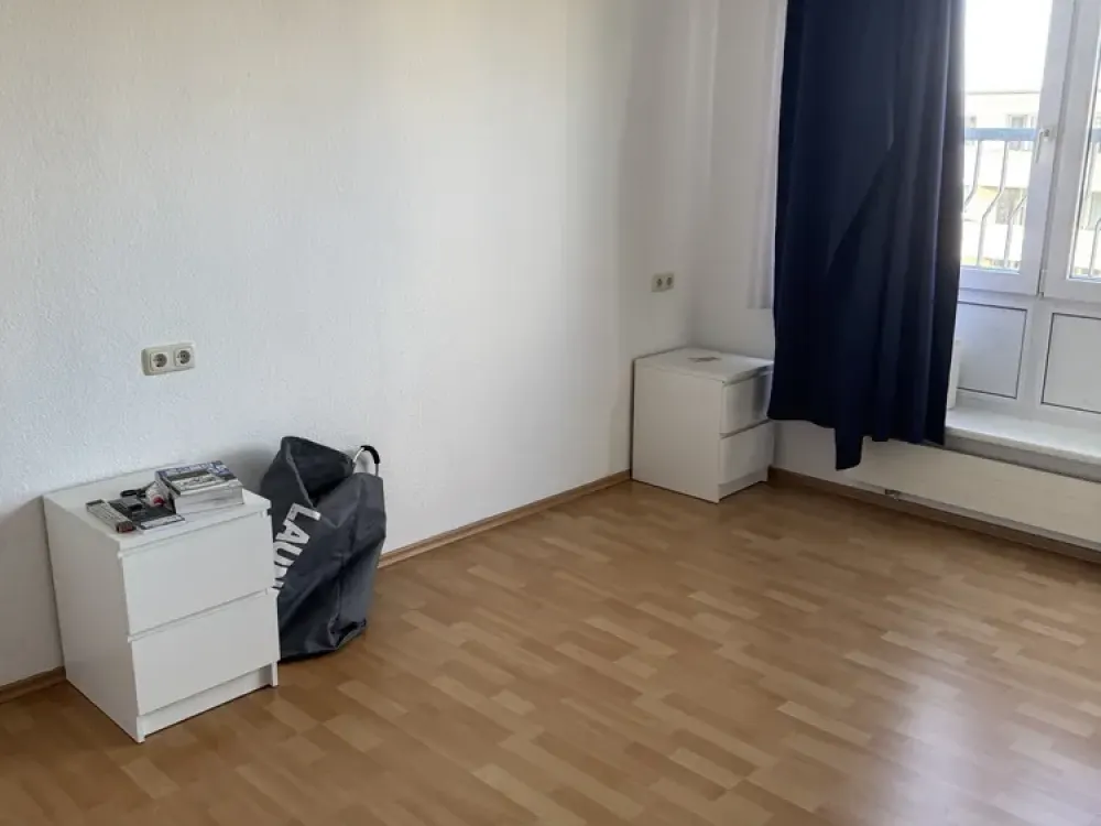 Living in Berlin: Bright 2-Room Apartment with Balcony