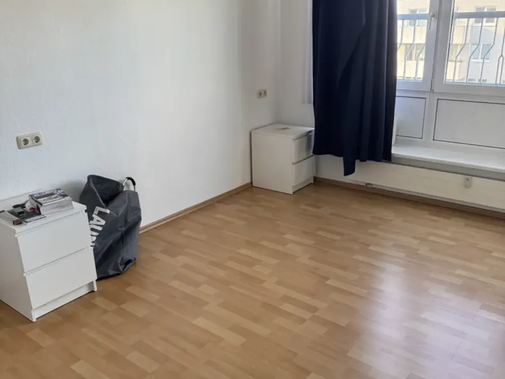 Living in Berlin: Bright 2-Room Apartment with Balcony