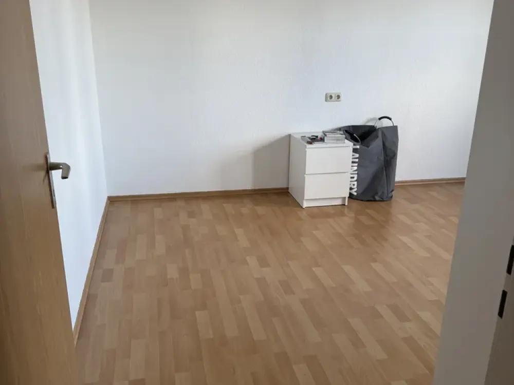 Living in Berlin: Bright 2-Room Apartment with Balcony