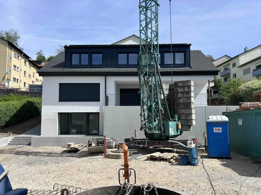 73207 Plochingen: Erstbezug nach Kernsanierung: 3,5-Zi-DG-Wohnung. Balkon. Inkl. EBK. Stellplatz.