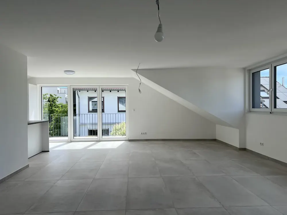 73207 Plochingen: Erstbezug nach Kernsanierung: 3,5-Zi-DG-Wohnung. Balkon. Inkl. EBK. Stellplatz.