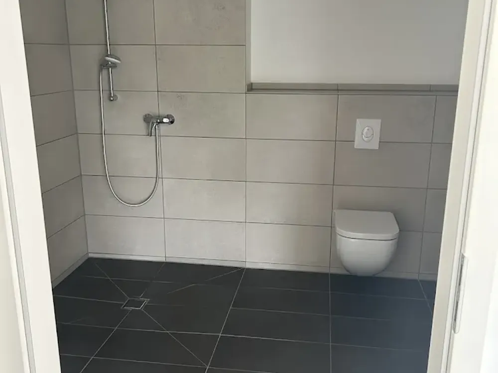 +++1-Zimmerwohnung mit Badewanne und Balkon + Einen Stellplatz für 1€