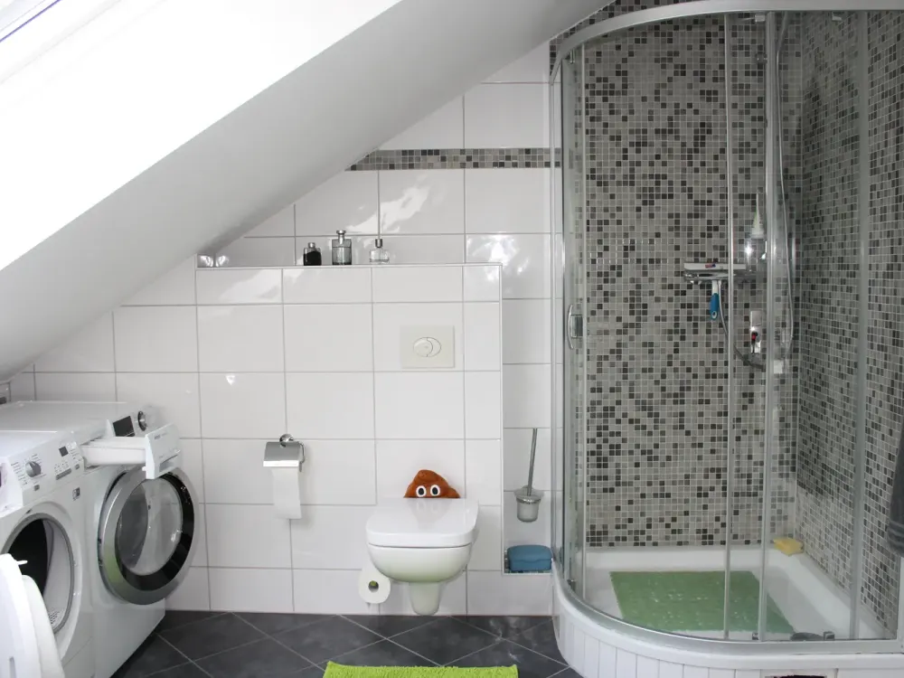 Exklusive, geräumige und vollständig renovierte 2-Zimmer-Wohnung mit Einbauküche in Berlin