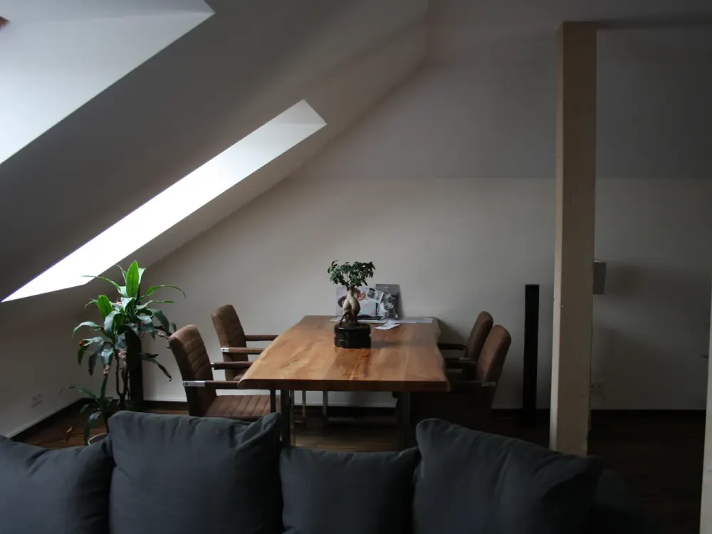 Exklusive, geräumige und vollständig renovierte 2-Zimmer-Wohnung mit Einbauküche in Berlin