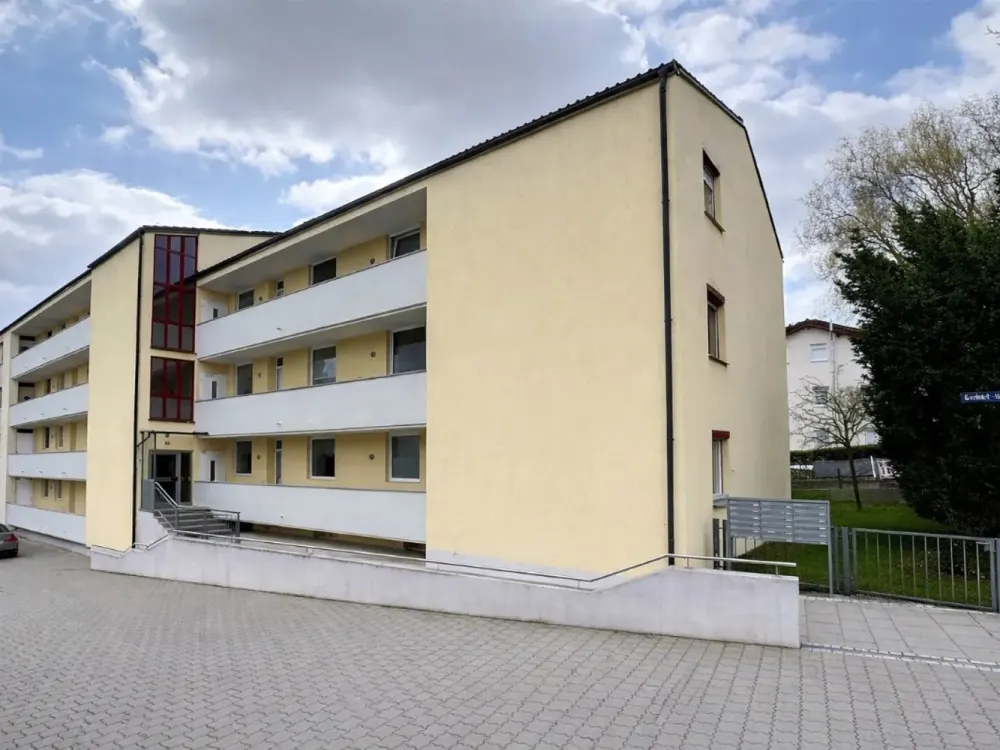 Modernisierte Wohlfühlwohnung mit neuem Duschbad und Wintergarten