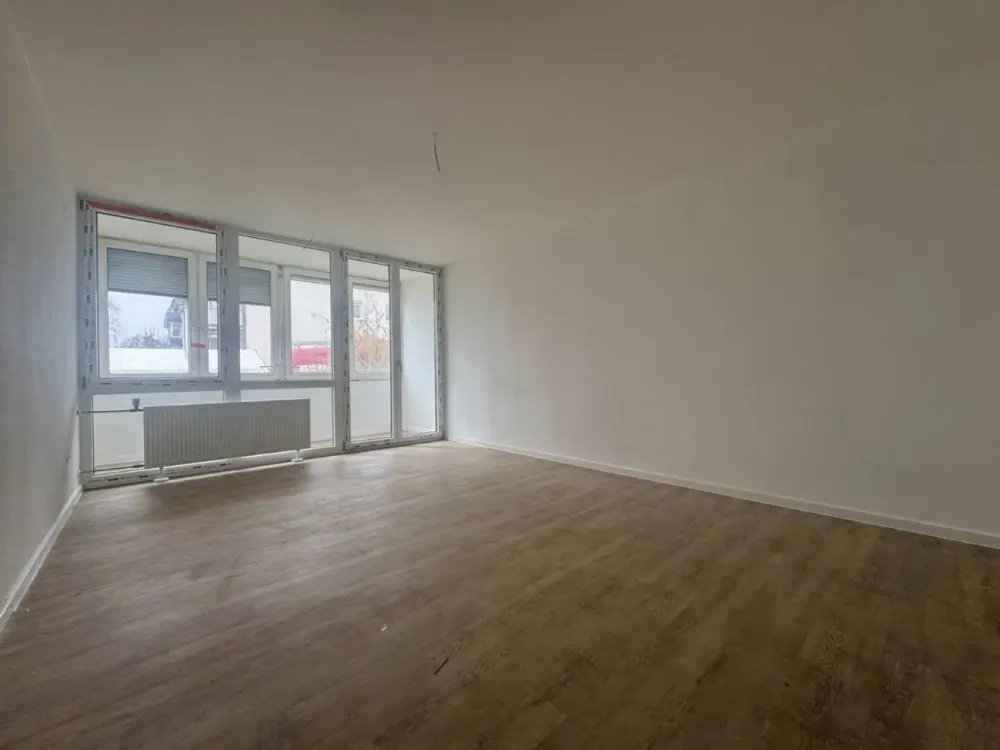 Modernisierte Wohlfühlwohnung mit neuem Duschbad und Wintergarten
