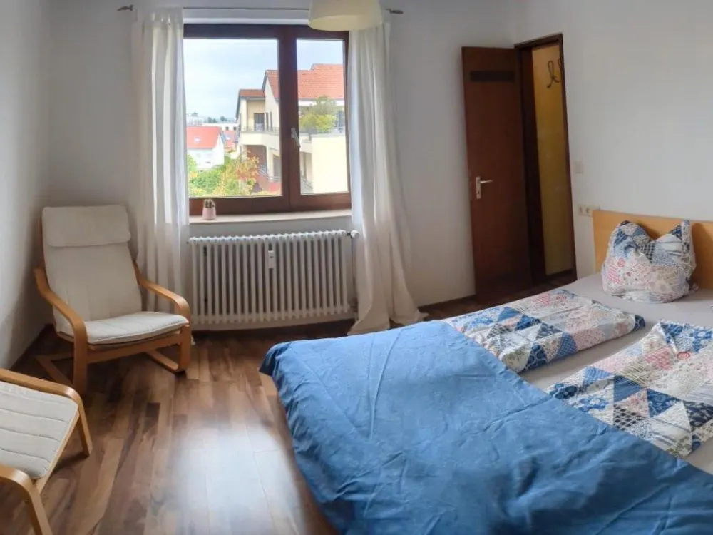 Furnished 2-Room Apartment with Roof Terrace & Parking Space, 49 m²