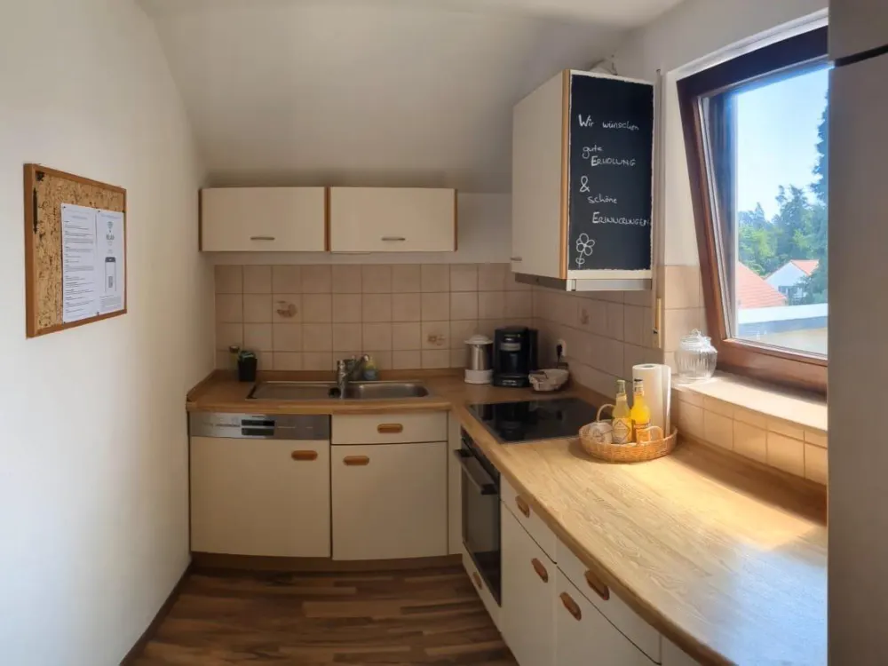 Furnished 2-Room Apartment with Roof Terrace & Parking Space, 49 m²