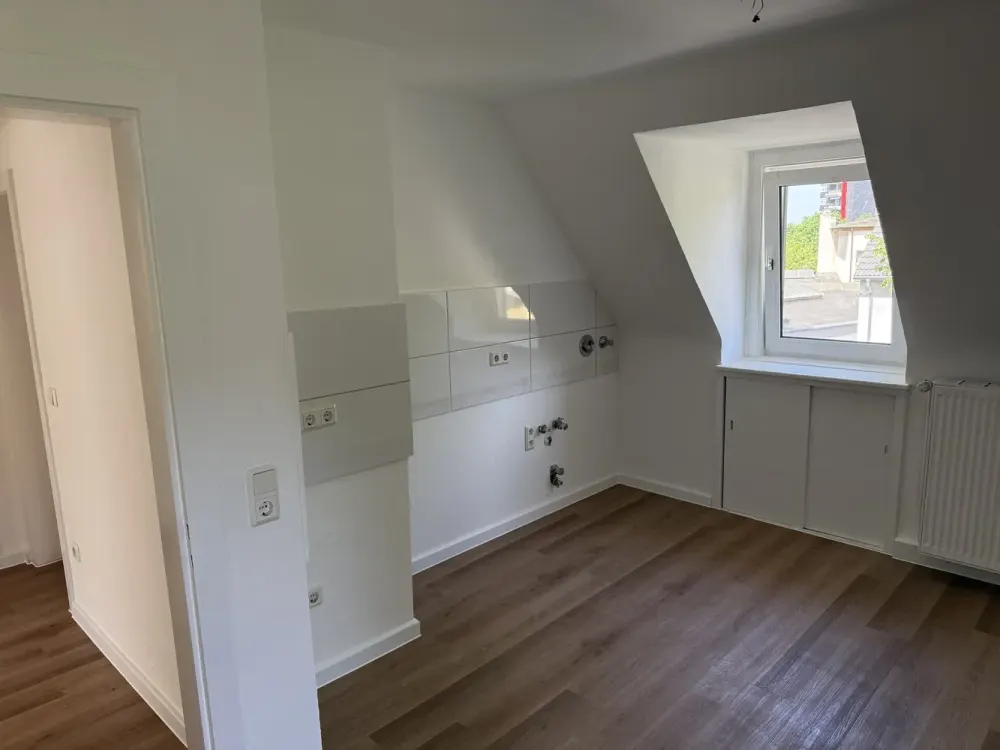Schöne Dachgeschoß Wohnung in Bo-Ehrenfeld, Nähe Wiesental mit Klimaanlage