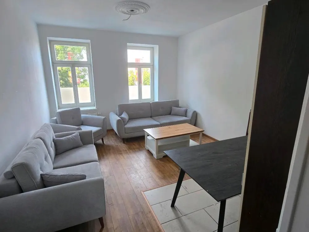 2 Zimmer Wohnung, Möbliert mit Balkon