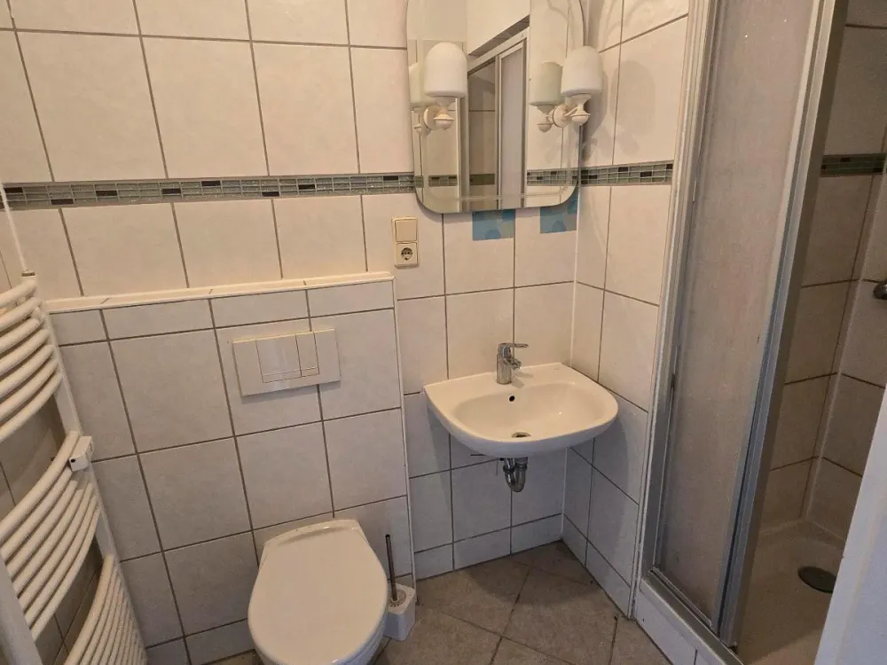 2 Zimmer Wohnung, Möbliert mit Balkon