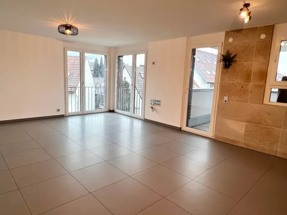 Frisch renovierte 3,5-Zimmer-Wohnung mit eigenem Spa-Bereich & zwei Balkonen