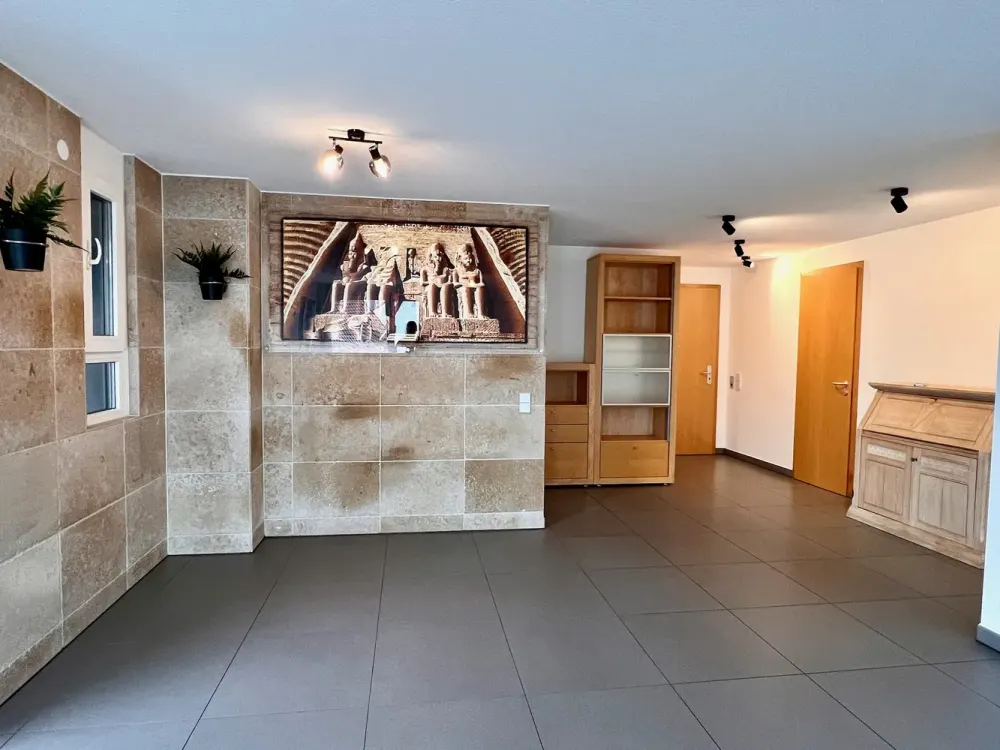Frisch renovierte 3,5-Zimmer-Wohnung mit eigenem Spa-Bereich & zwei Balkonen