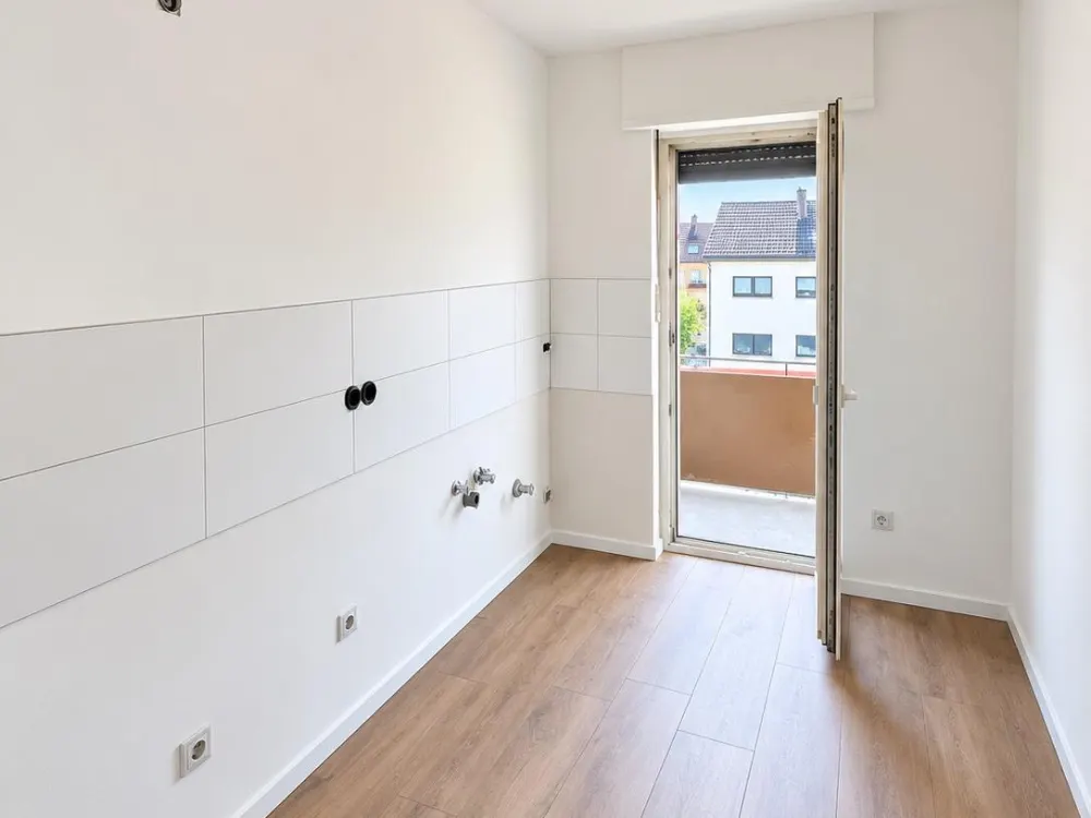 Frisch renovierte 2 ZKB | 65 m² | Balkon |