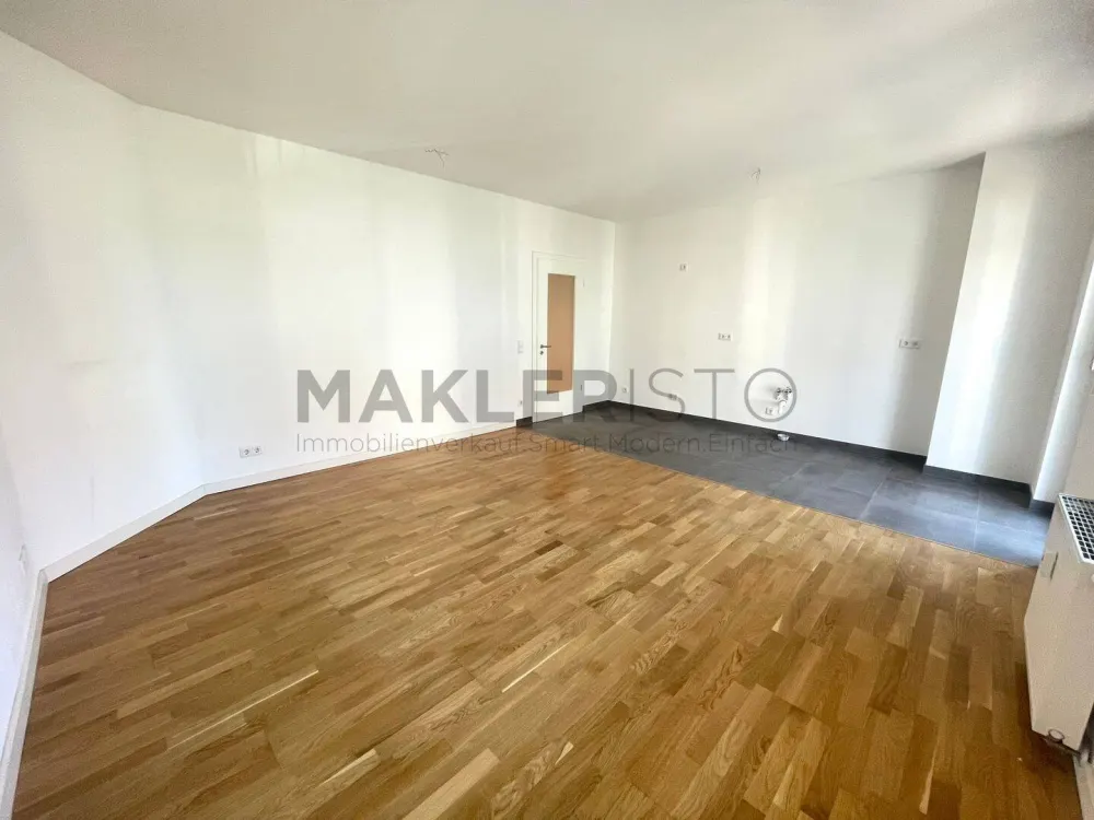 **Modernisierte 2-Zimmerwohnung mit Balkon und Tageslichtbad in Mickten***