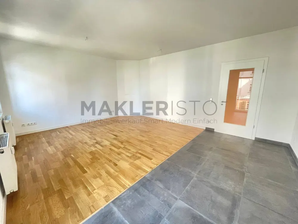 **Modernisierte 2-Zimmerwohnung mit Balkon und Tageslichtbad in Mickten***