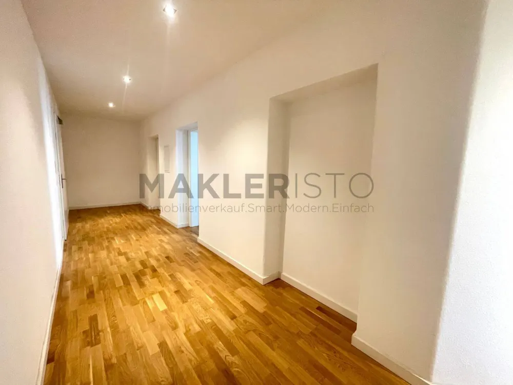 **Modernisierte 2-Zimmerwohnung mit Balkon und Tageslichtbad in Mickten***
