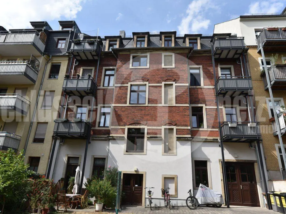 *Einzigartige 3-Raum-Altbau-Wohnung l Stuck l 2 Balkone l freier Blick ins Grüne!*