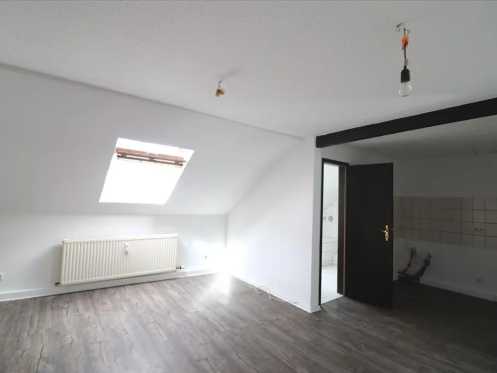 *3 Zimmer mit Flair im Dachgeschoss* in Krefeld, Hardenbergstr.