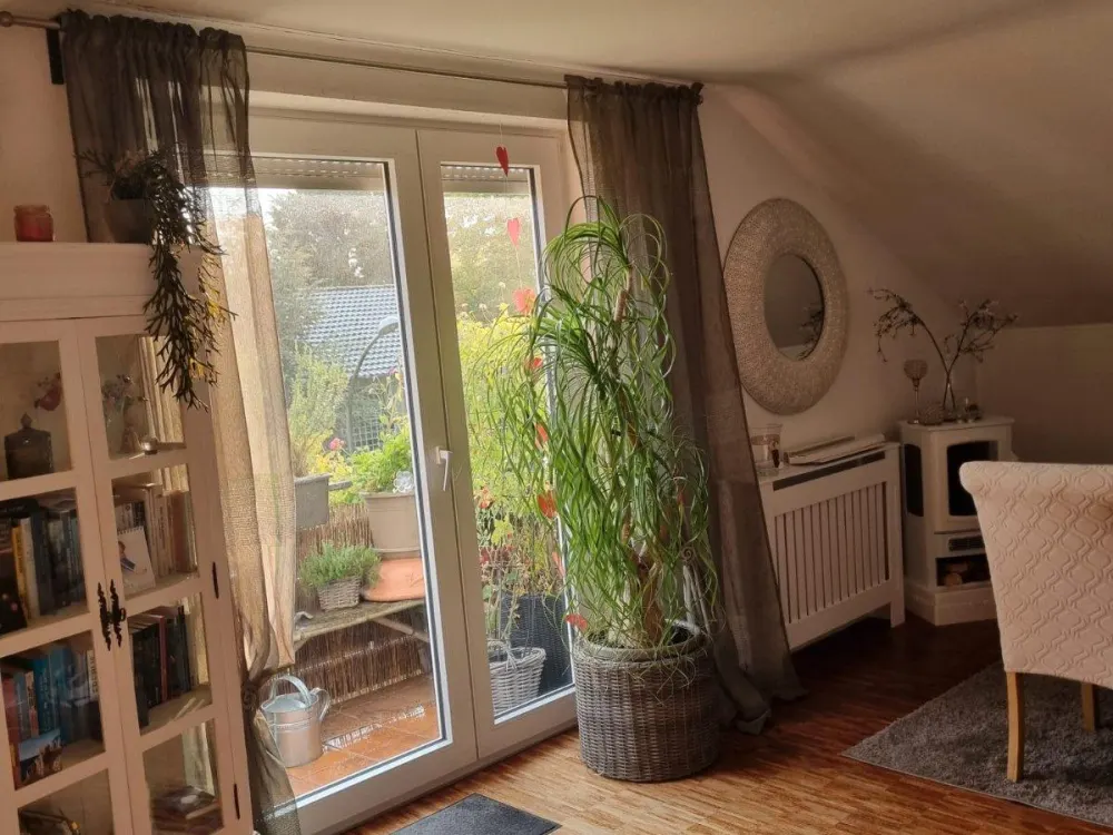 Schöne 2-Zimmer Dachgeschosswohnung in ruhiger Lage