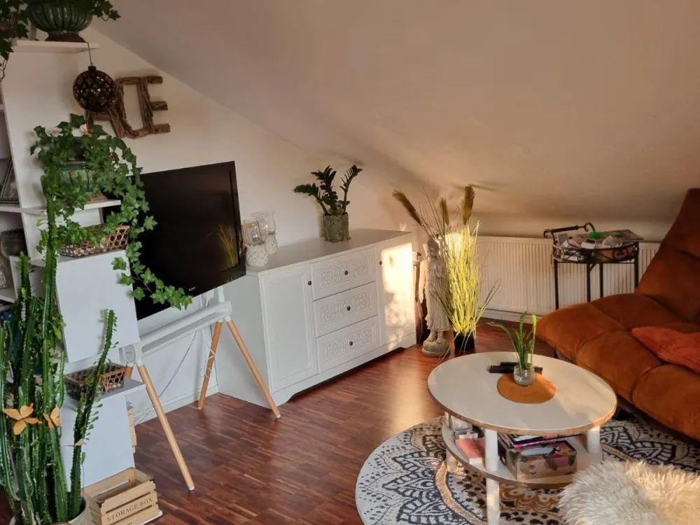 Schöne 2-Zimmer Dachgeschosswohnung in ruhiger Lage