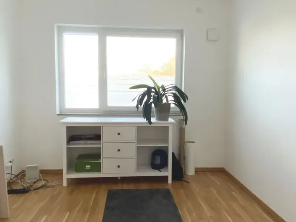 Neuwertige und großzügige 4-Zimmer-Wohnung in ruhiger Wohngegend